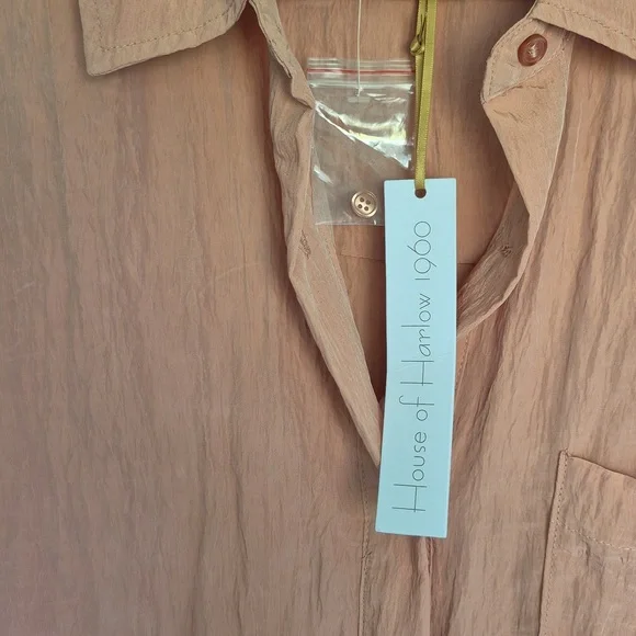 Beautiful peach XL blouse with a very light shimmer of the fabric. XL - Picture 2 of 4